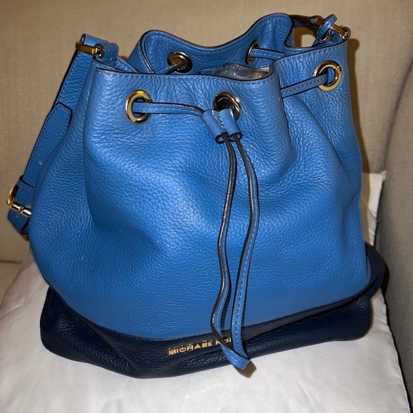 Micheal Kors Medium Drawstring Bag - Picture 1 of 5